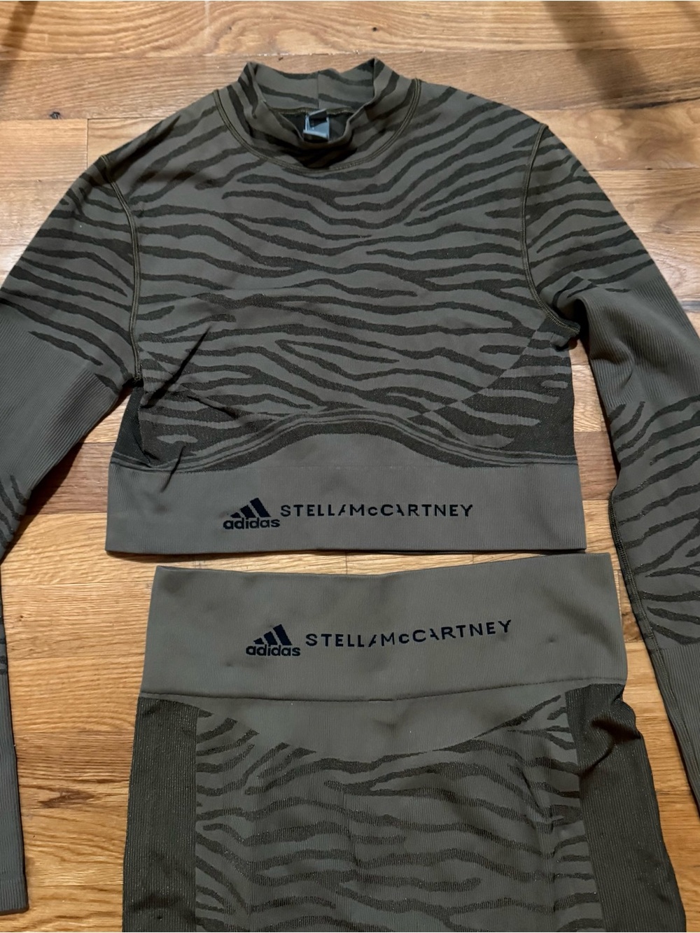 adidas Stella McCartney Olive Zebra Active Set - Picture 4 of 5